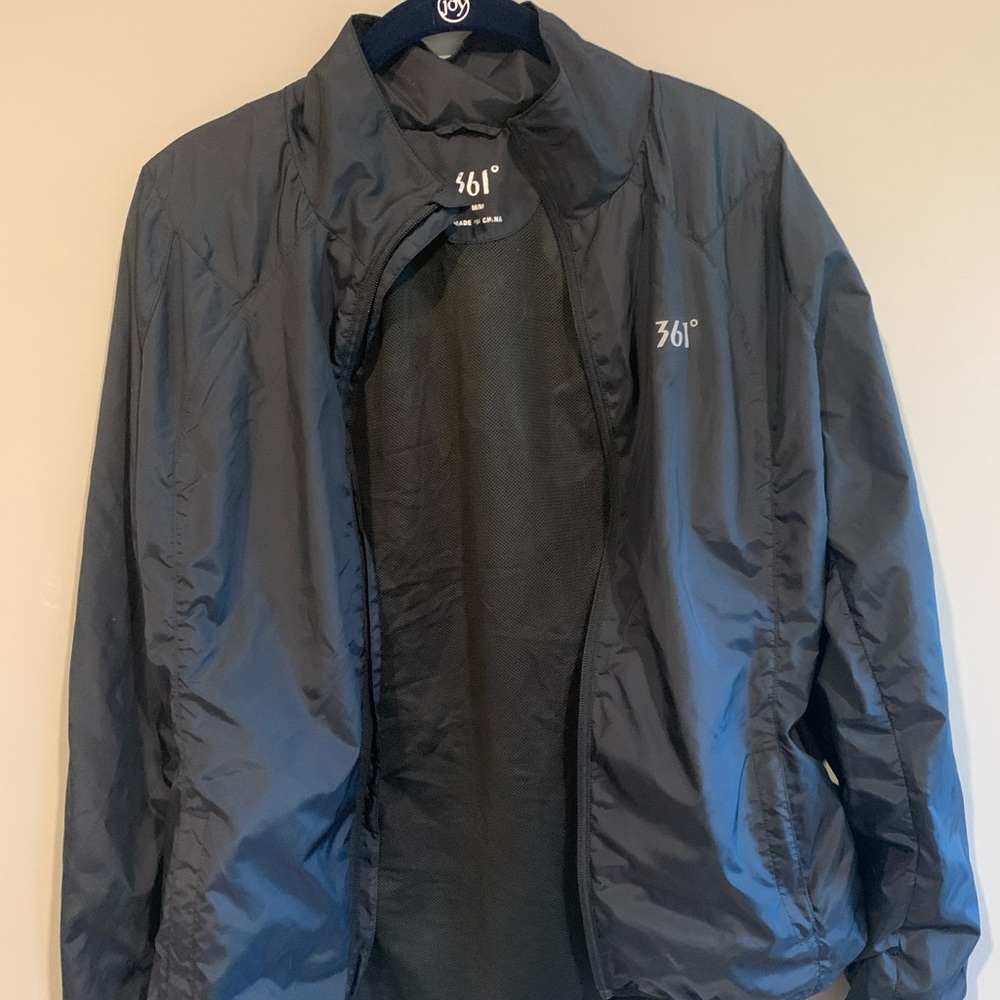 SOLD 🤩 361 Running Jacket